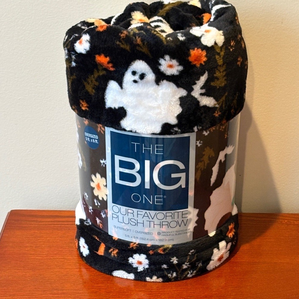Halloween Ghost Oversized Plush Throw - Picture 2 of 10